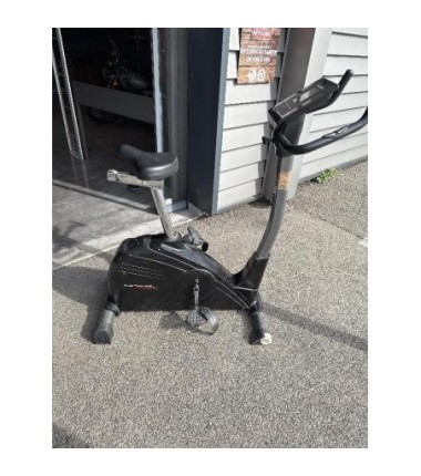 VELO D’APPARTEMENT A REPARER NIVEAU PRISE A L’ARRIERE  MAIS. FONCTIONNELLE MECANIQUEMENT 