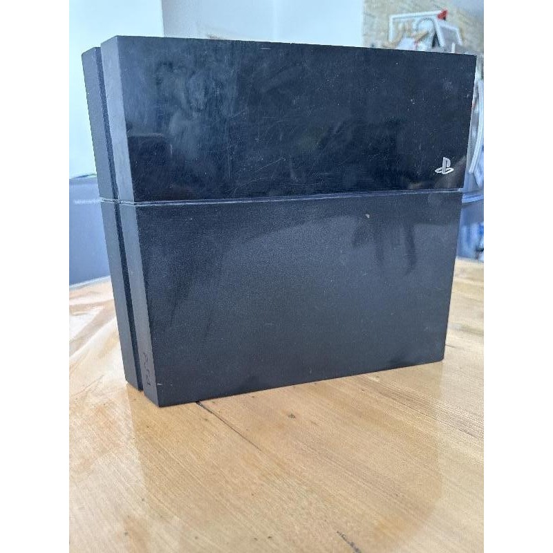 PLAY STATION 4 BON ETAT DE FONCTIONNEMENT FOURNIE AVEC SON CABLE ET FONCTIONNEL 