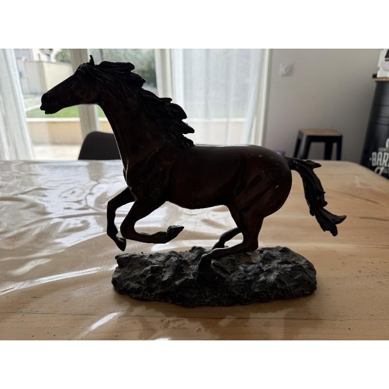 MAGNIFIQUE CHEVAL EN BRONZE SIGNER S . NAKSAENG 30 CM DE HAUT PAR 35 CM DE LARGE PIECES RARE A SAISI